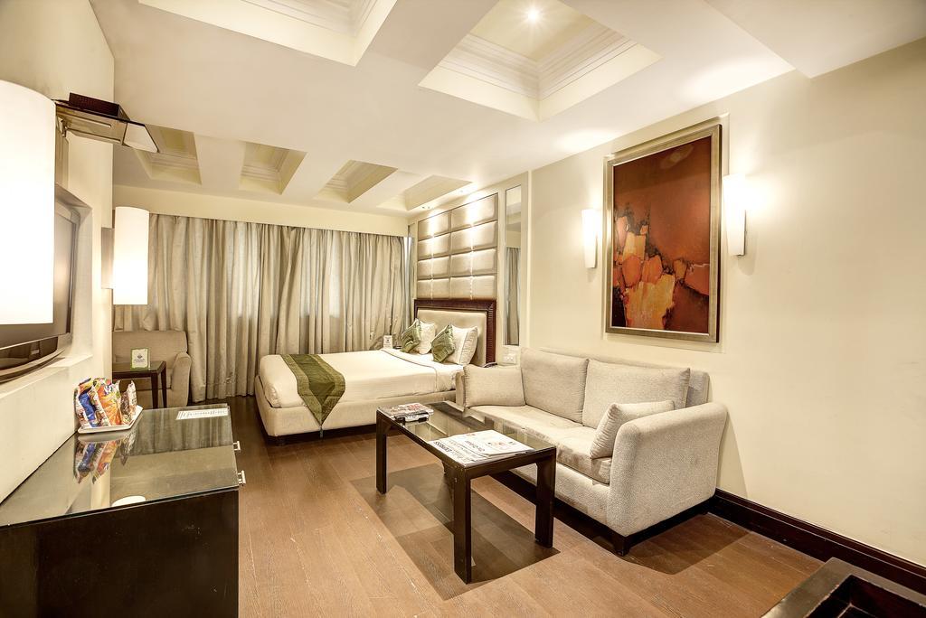 Western Court Chandīgarh Εξωτερικό φωτογραφία