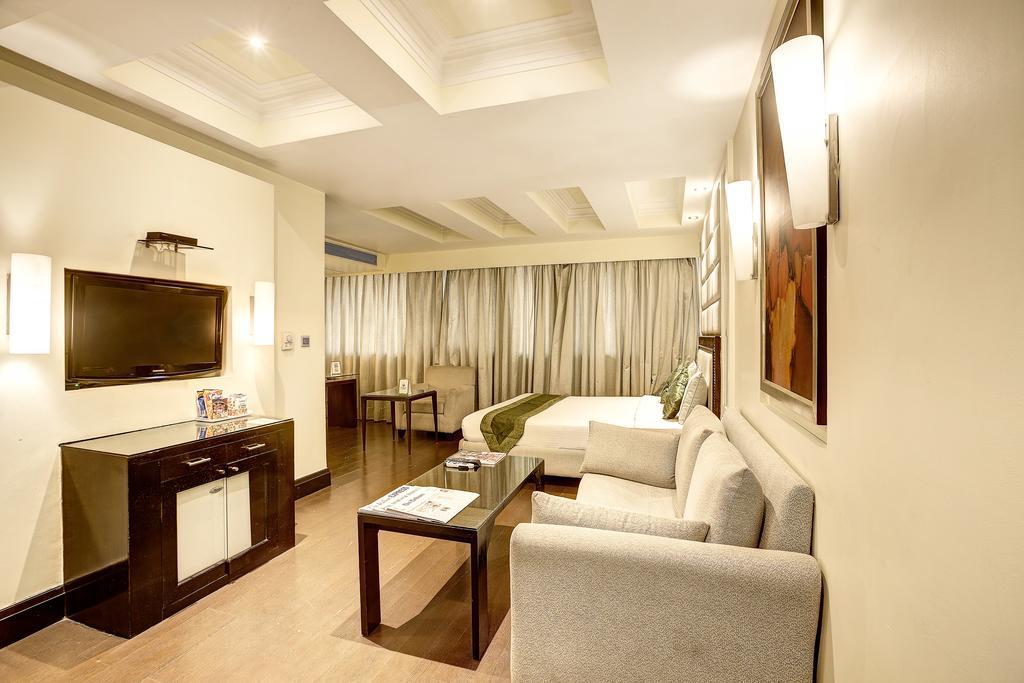 Western Court Chandīgarh Εξωτερικό φωτογραφία