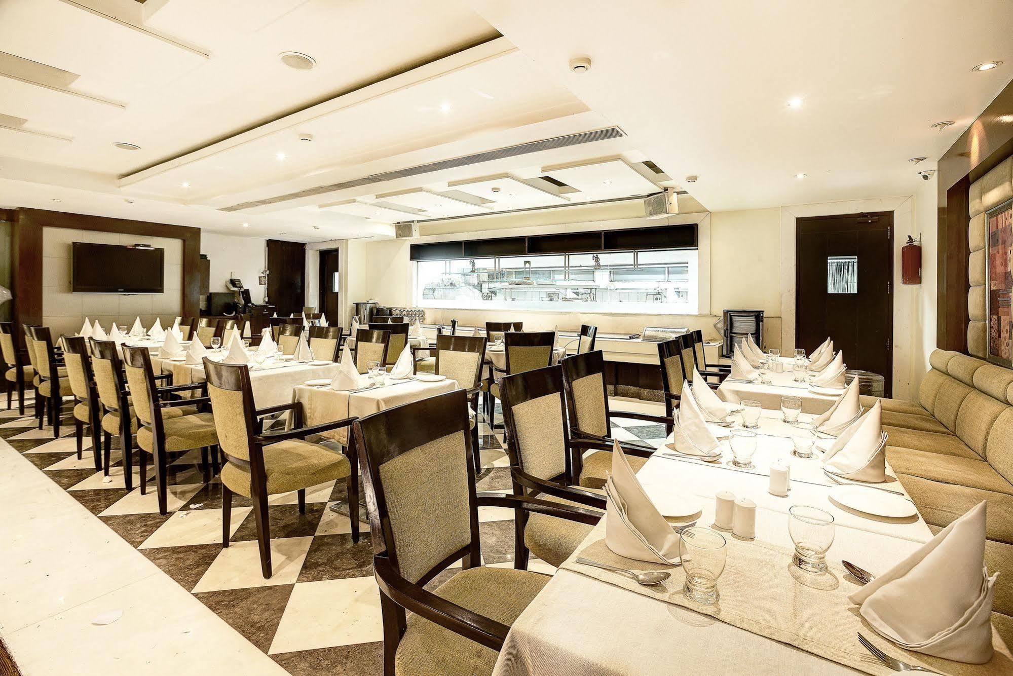 Western Court Chandīgarh Εξωτερικό φωτογραφία
