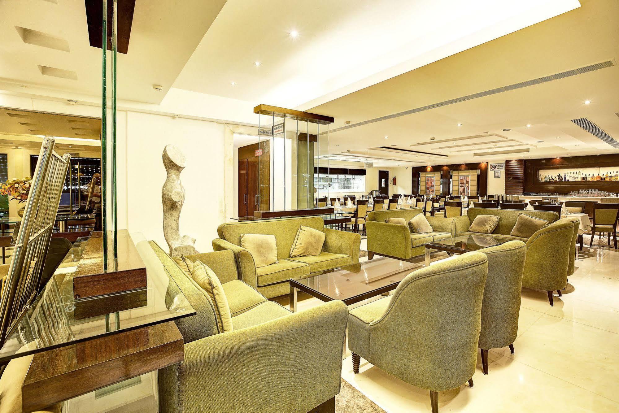 Western Court Chandīgarh Εξωτερικό φωτογραφία