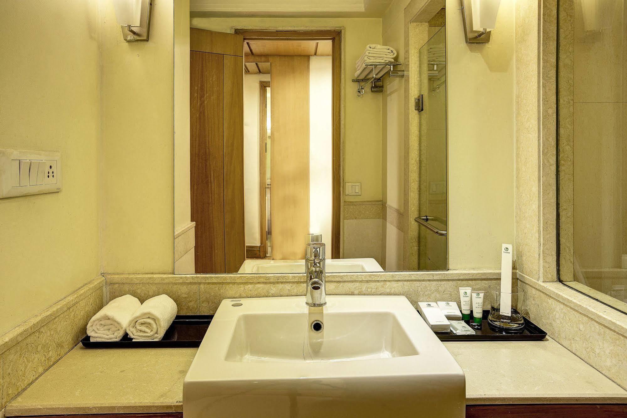Western Court Chandīgarh Εξωτερικό φωτογραφία