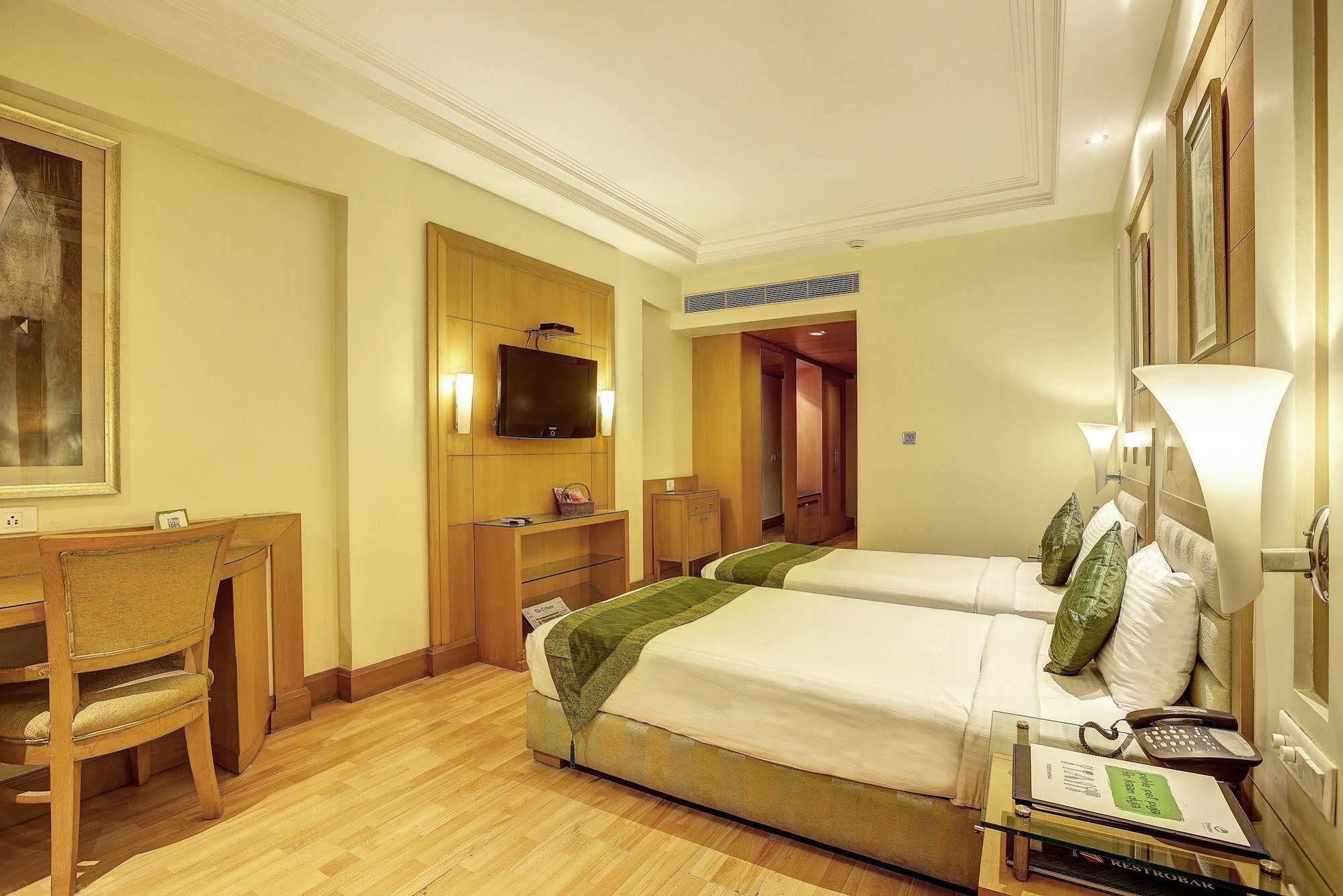Western Court Chandīgarh Εξωτερικό φωτογραφία