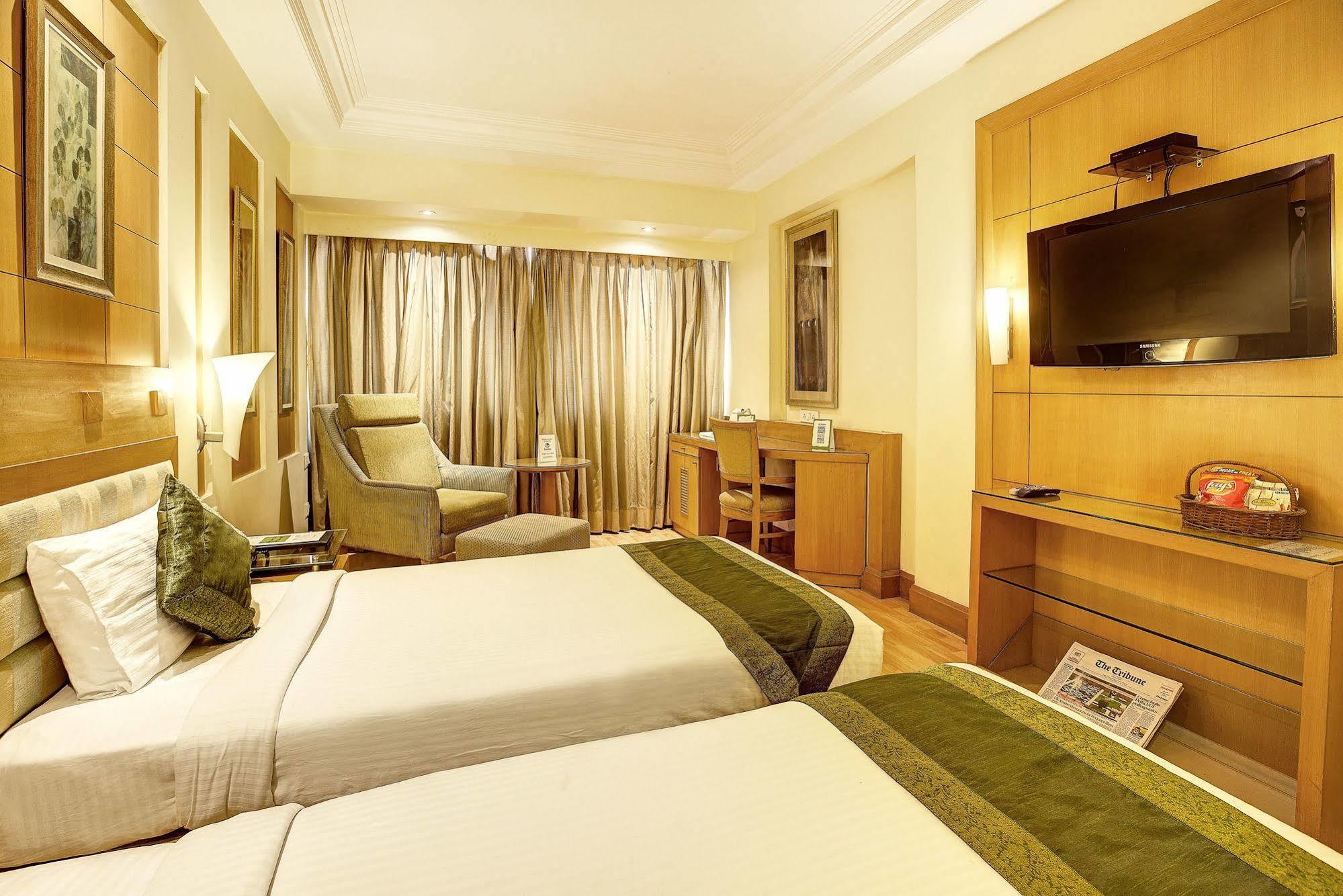 Western Court Chandīgarh Εξωτερικό φωτογραφία