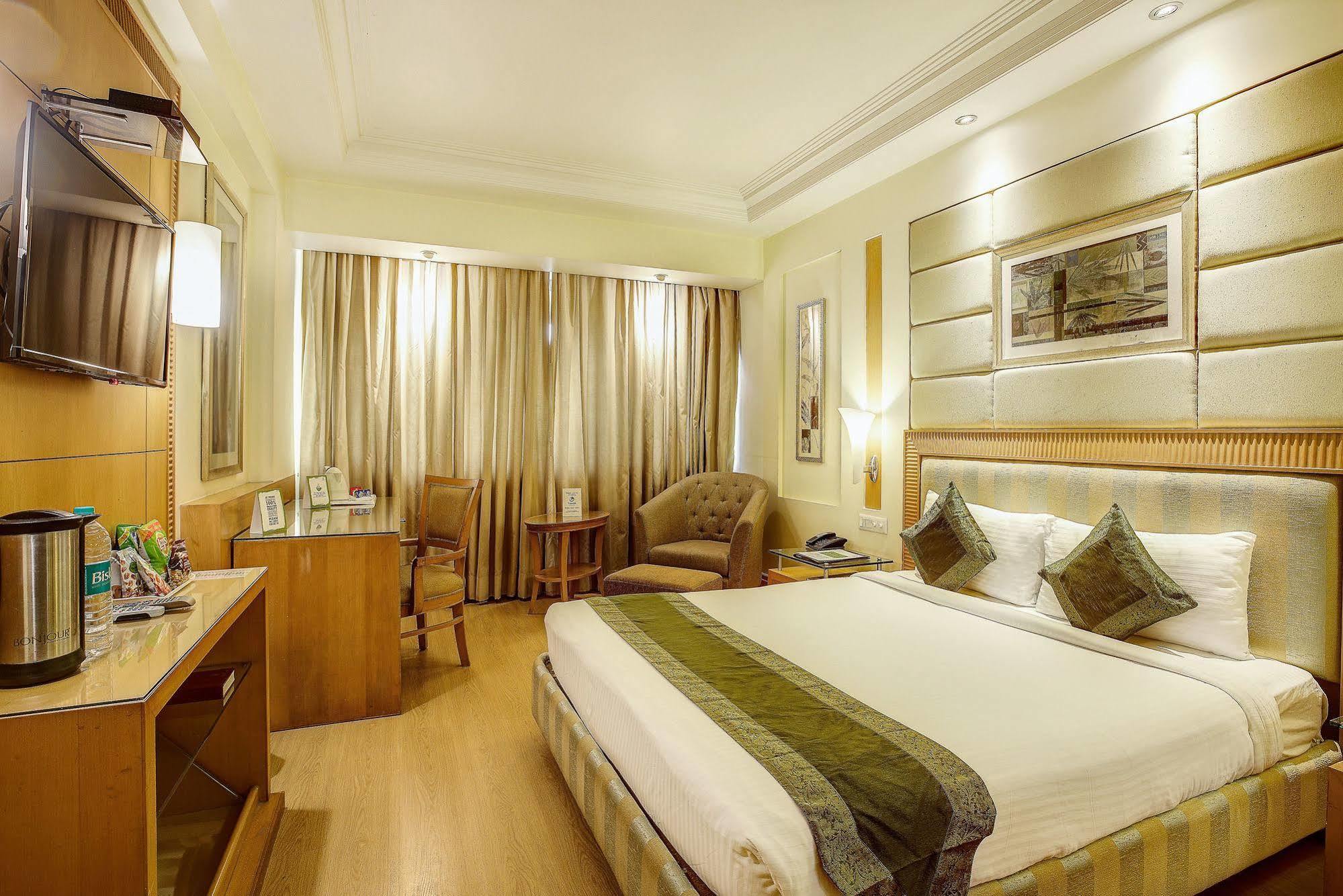 Western Court Chandīgarh Εξωτερικό φωτογραφία