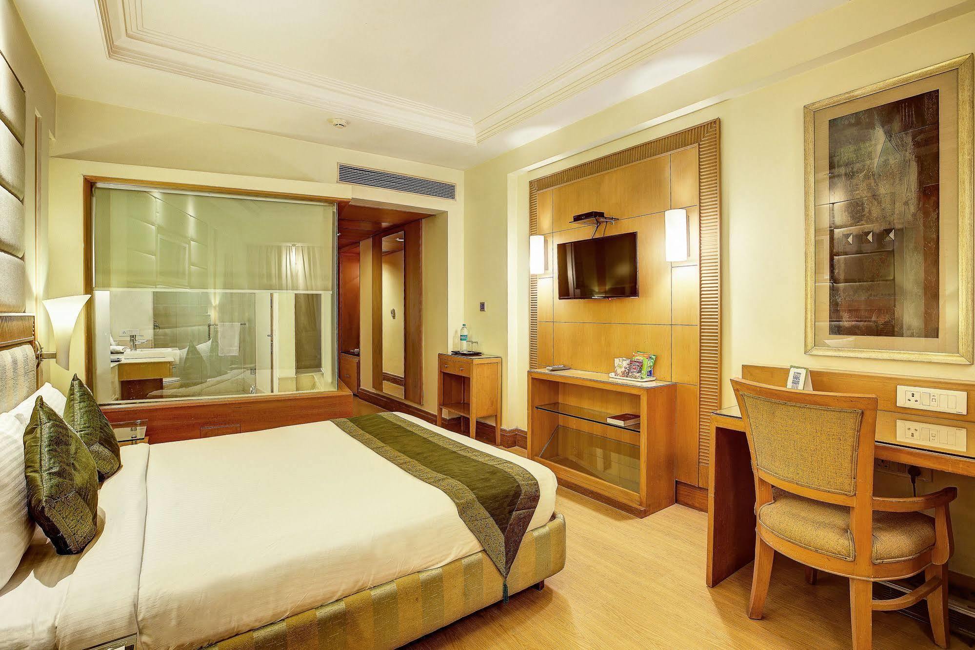 Western Court Chandīgarh Εξωτερικό φωτογραφία