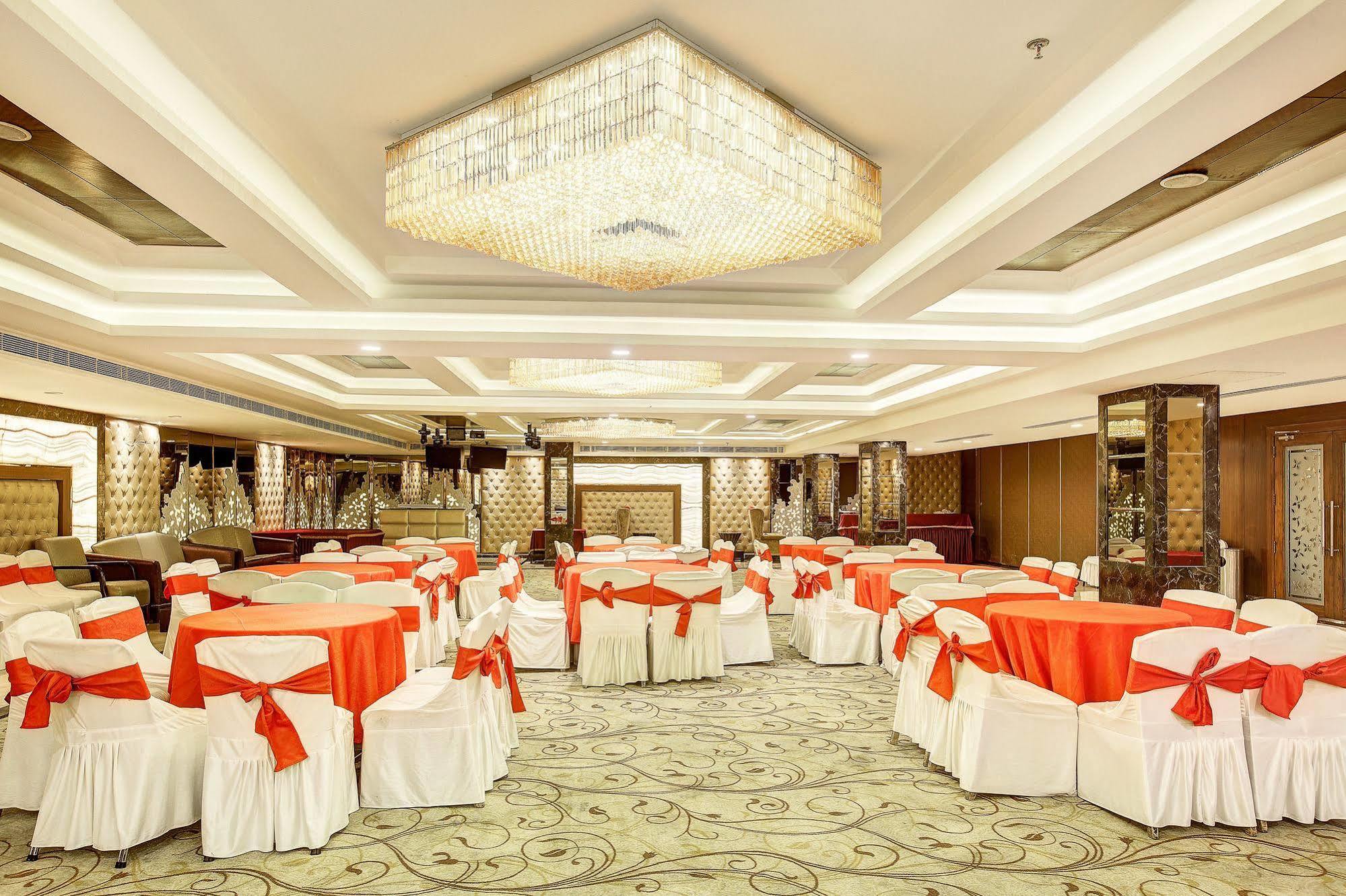 Western Court Chandīgarh Εξωτερικό φωτογραφία