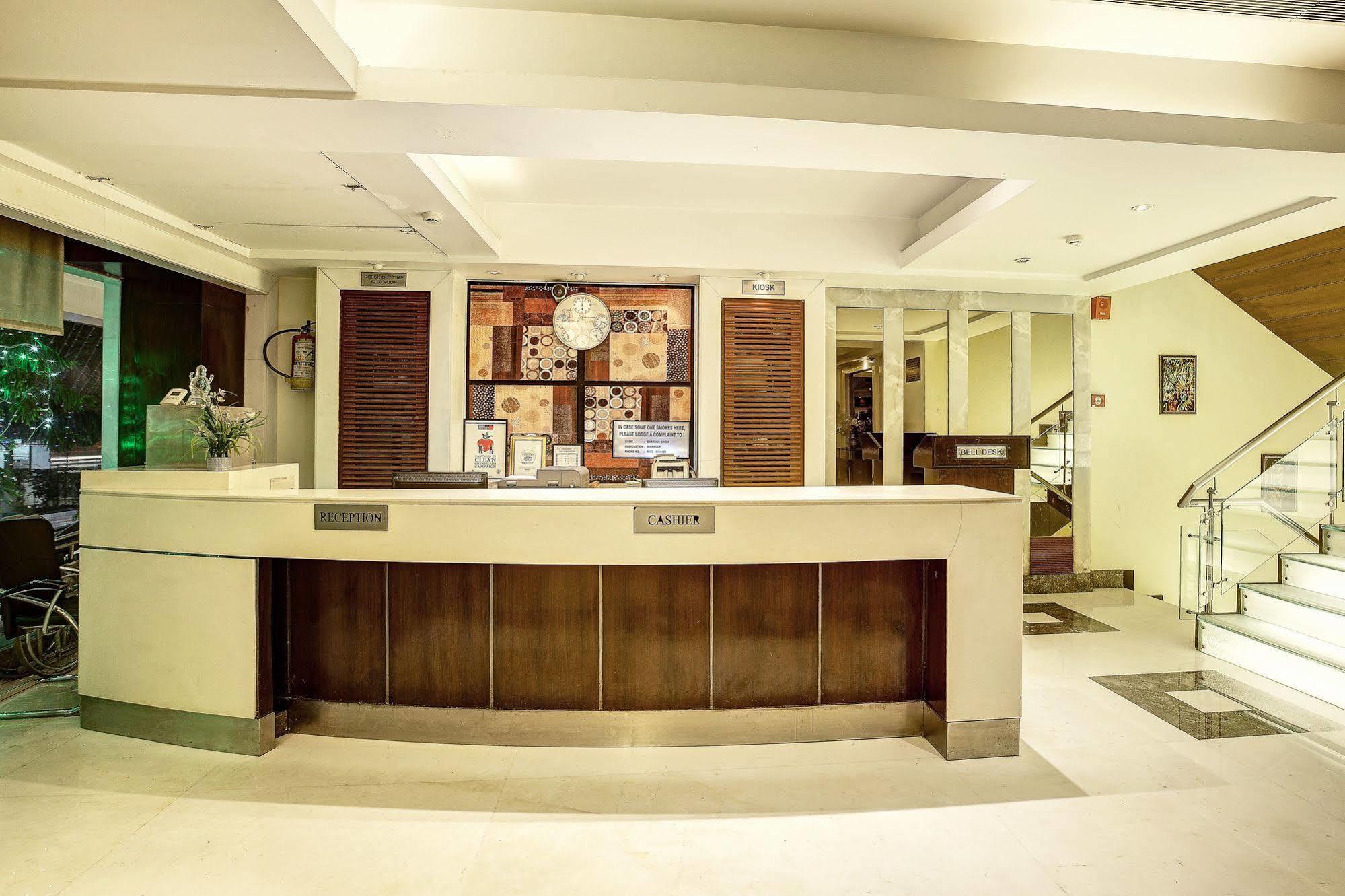 Western Court Chandīgarh Εξωτερικό φωτογραφία