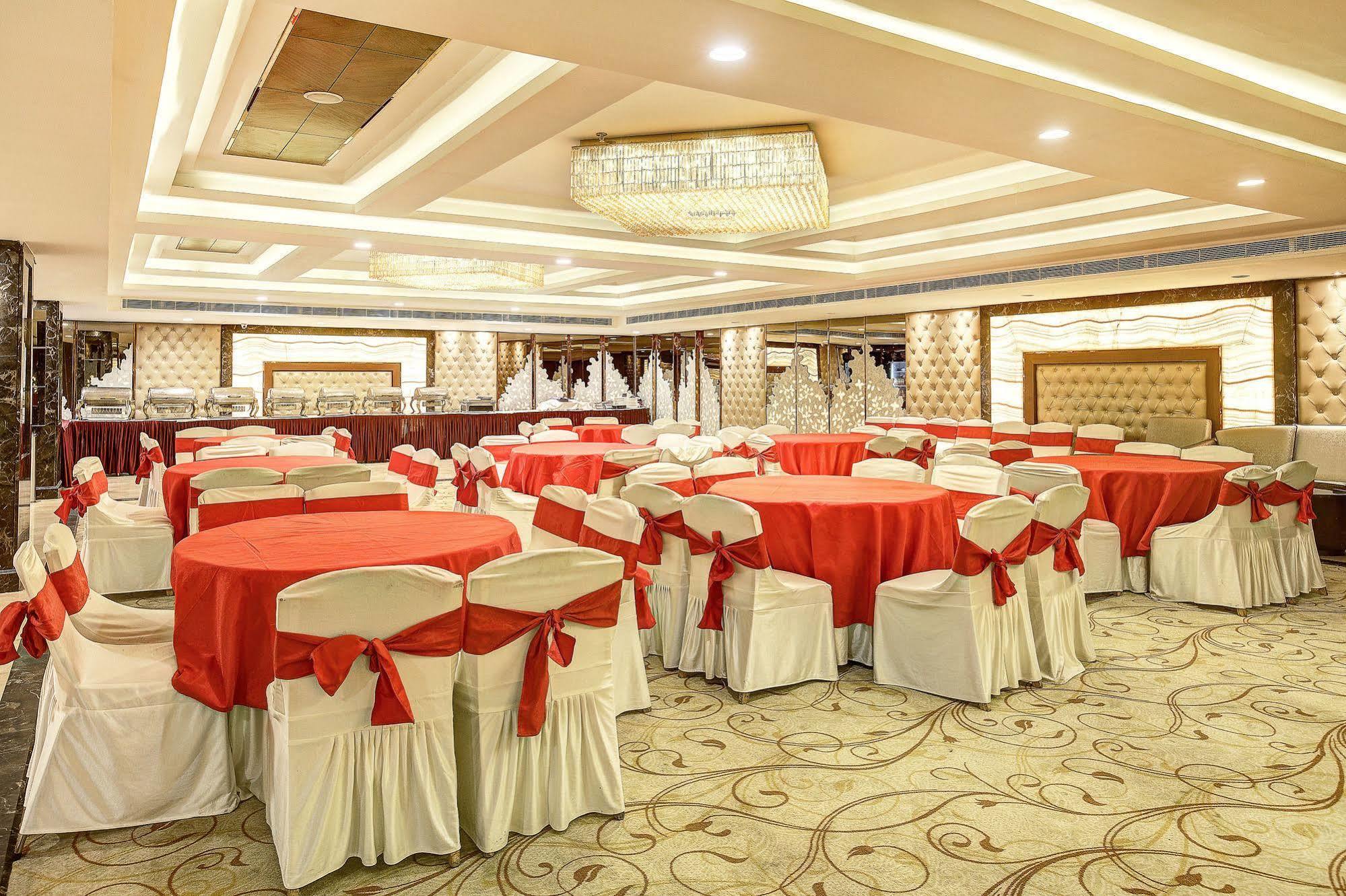 Western Court Chandīgarh Εξωτερικό φωτογραφία